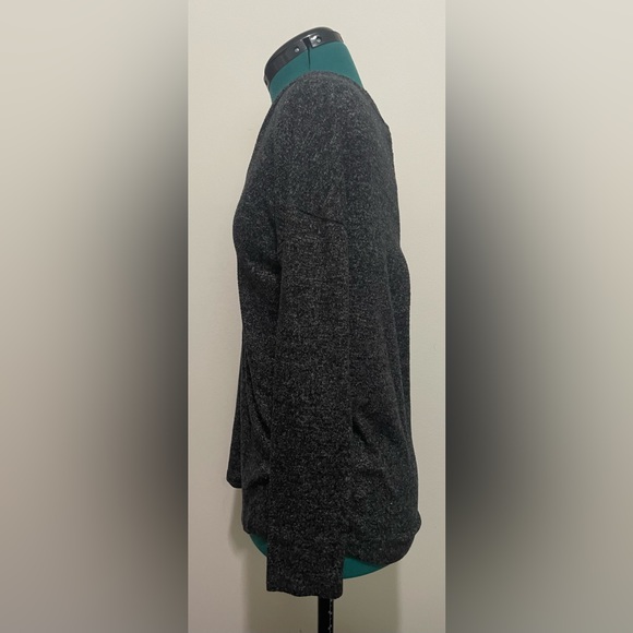 A new day long sleeve v-neck shirt - Picture 2 of 6